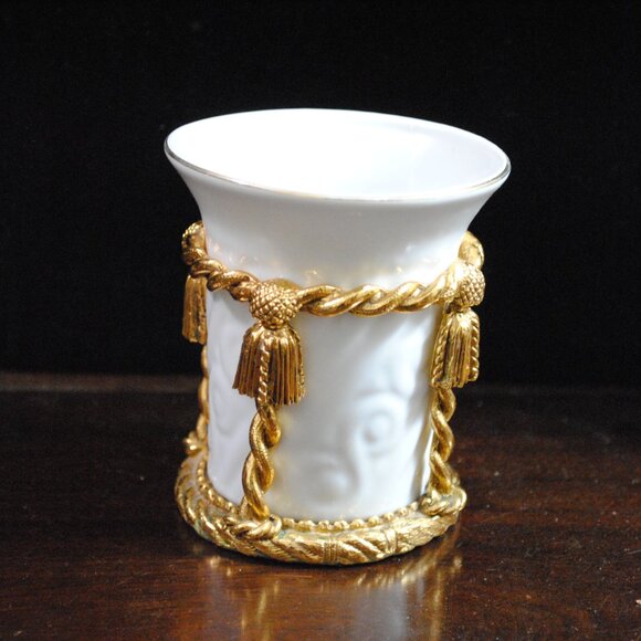 Vintage Stylebuilt Porcelain Bathroom Cup with Cord & Tassel Stand - Picture 4 of 15